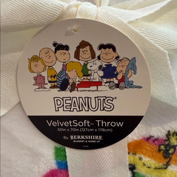 Berkshire VelvetSoft Throw with Colorful Peanuts Design - Picture 3 of 5